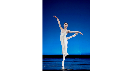 Anbeta Toromani, ph. Luca Vantusso. Foto n. 4/13